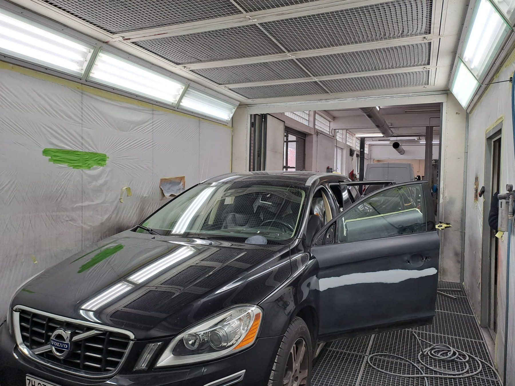 Tutte le macchine: Gebrauchte Spritzkabine im Top-Zustand – Usato da Niederglatt ZH venduto da Autocenter_Alabaku 1