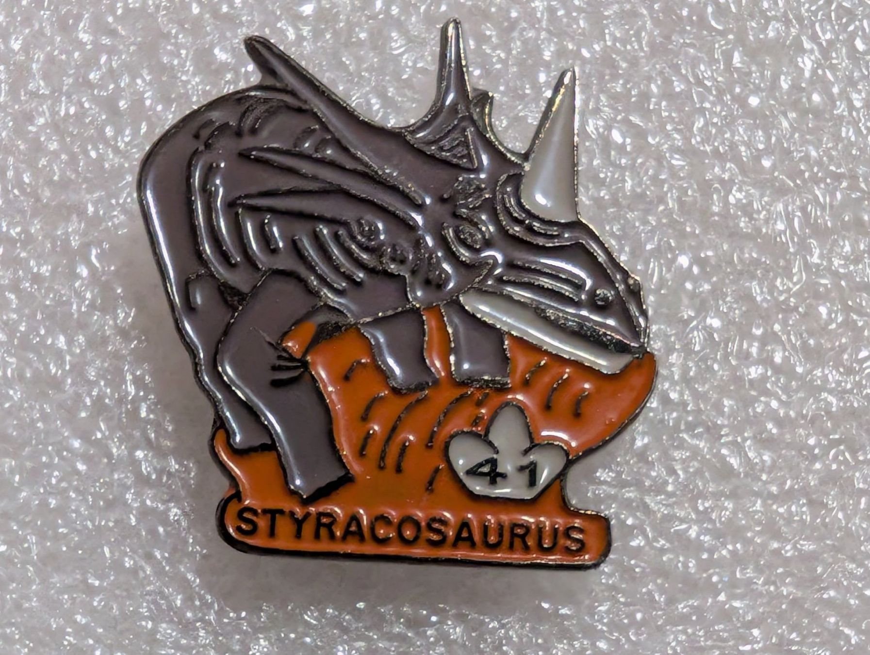 Placchette & Badge: Ansteckpin 144: Dinosaurier Serie Nr. 41 – Usato da Oppligen venduto da Pin-Fall-Shop