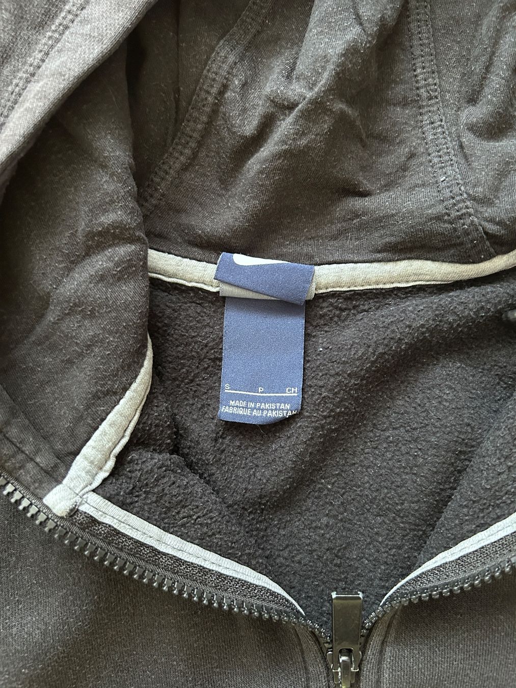Nike Maglioni & Felpe: Kapuzenpullover Nike schwarz Grösse S guter Zustand – Usato da Bern venduto da BZau 2