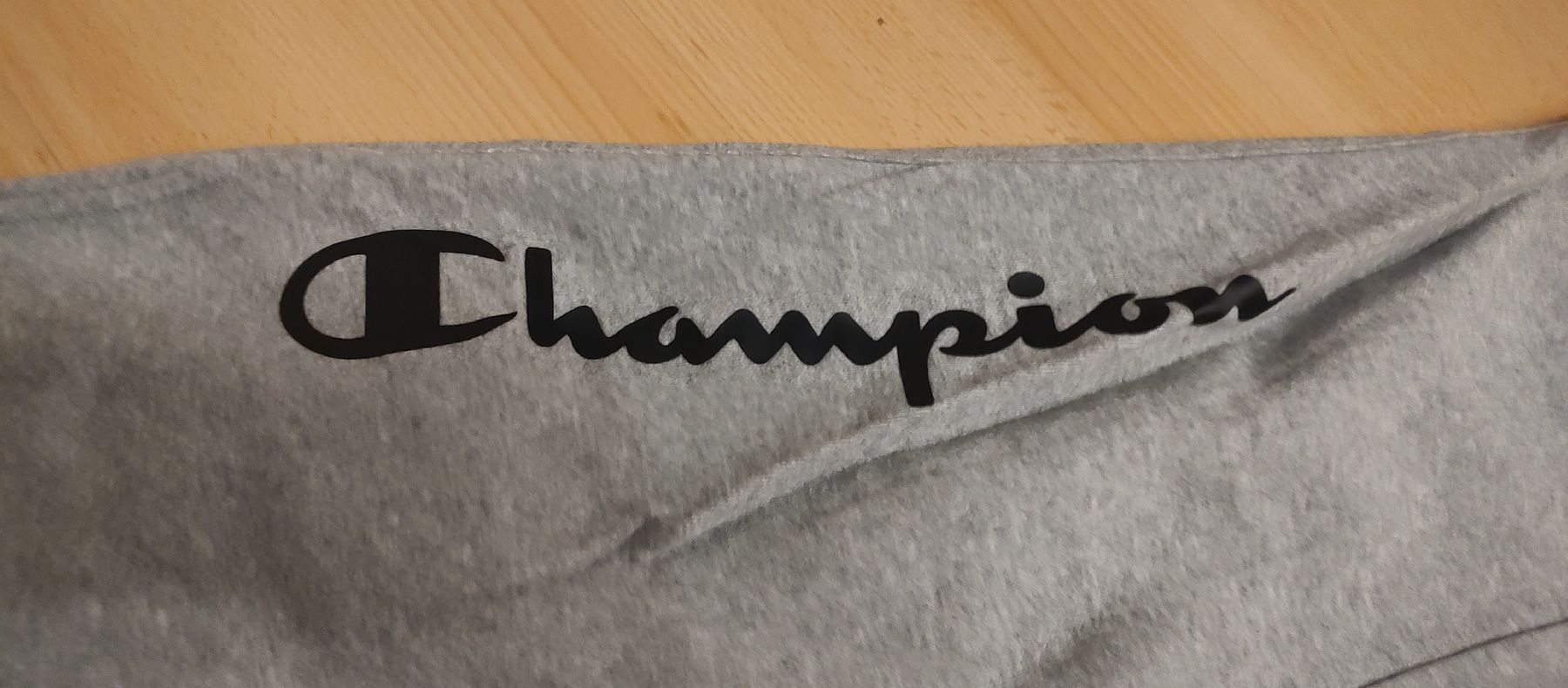 Champion Pantaloni: Trainerhose Damen – Usato da Grenchen venduto da car_qq2t 1