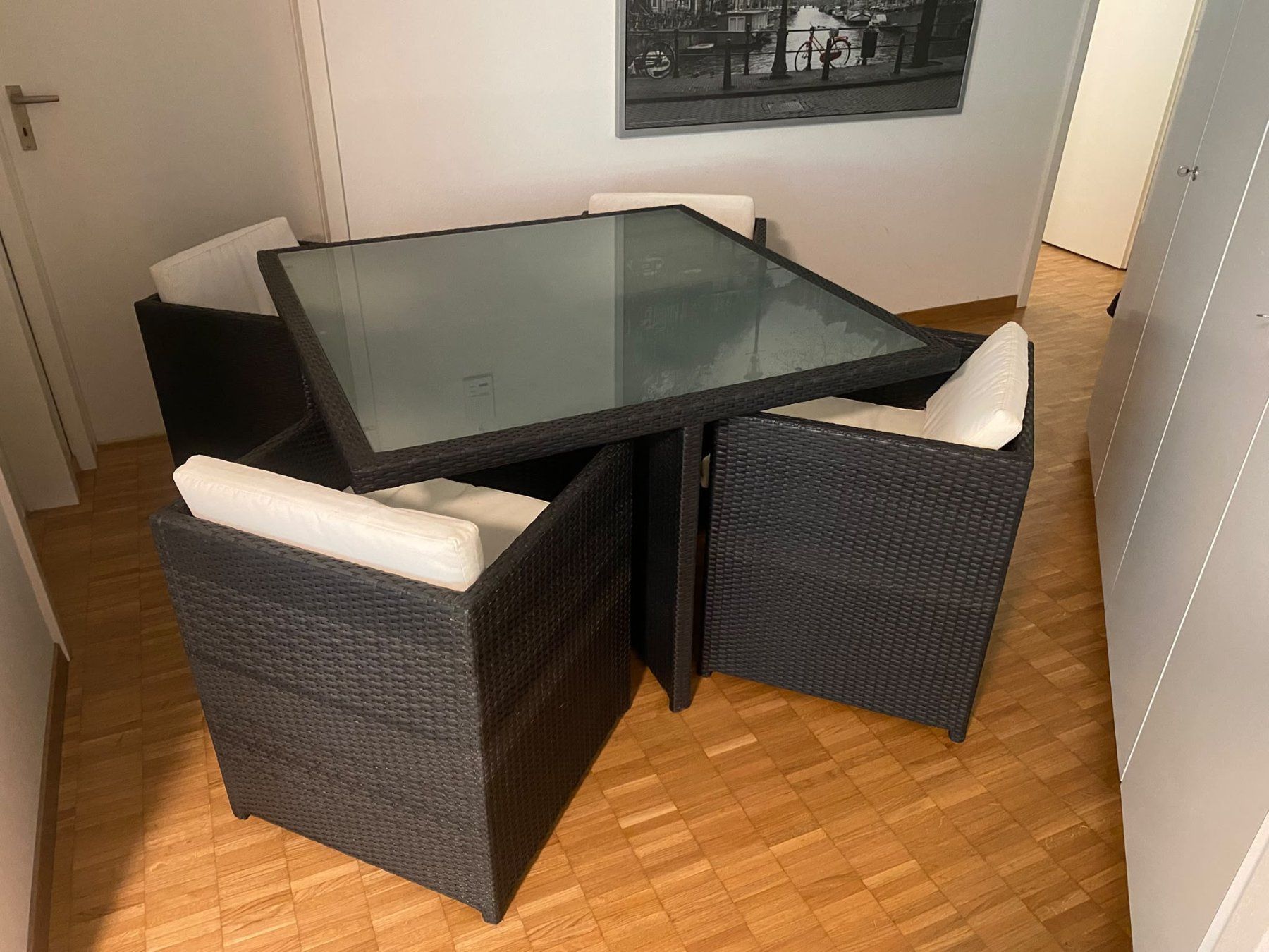 Set di tavolo e panche: Rattan Tisch mit 4 Stühlen – Usato da Udligenswil venduto da Rapsak