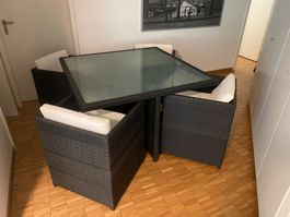 Rattan Tisch mit 4 Stühlen