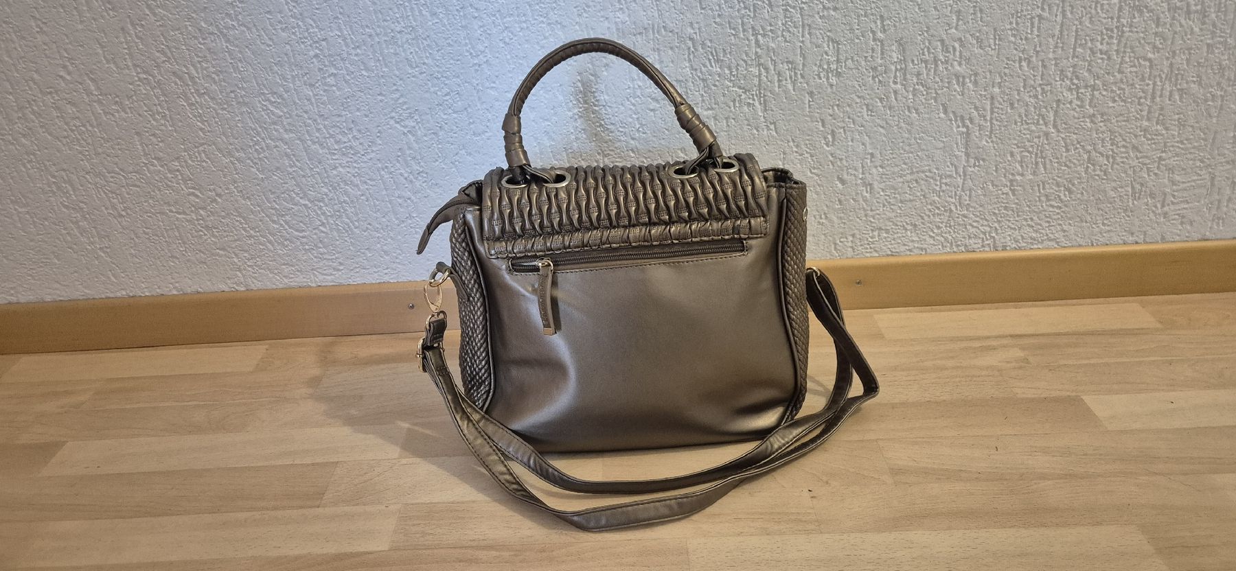 Borse da donna: Handtasche in Bronze Optik – Usato da Schwyz venduto da Vesparider01 1