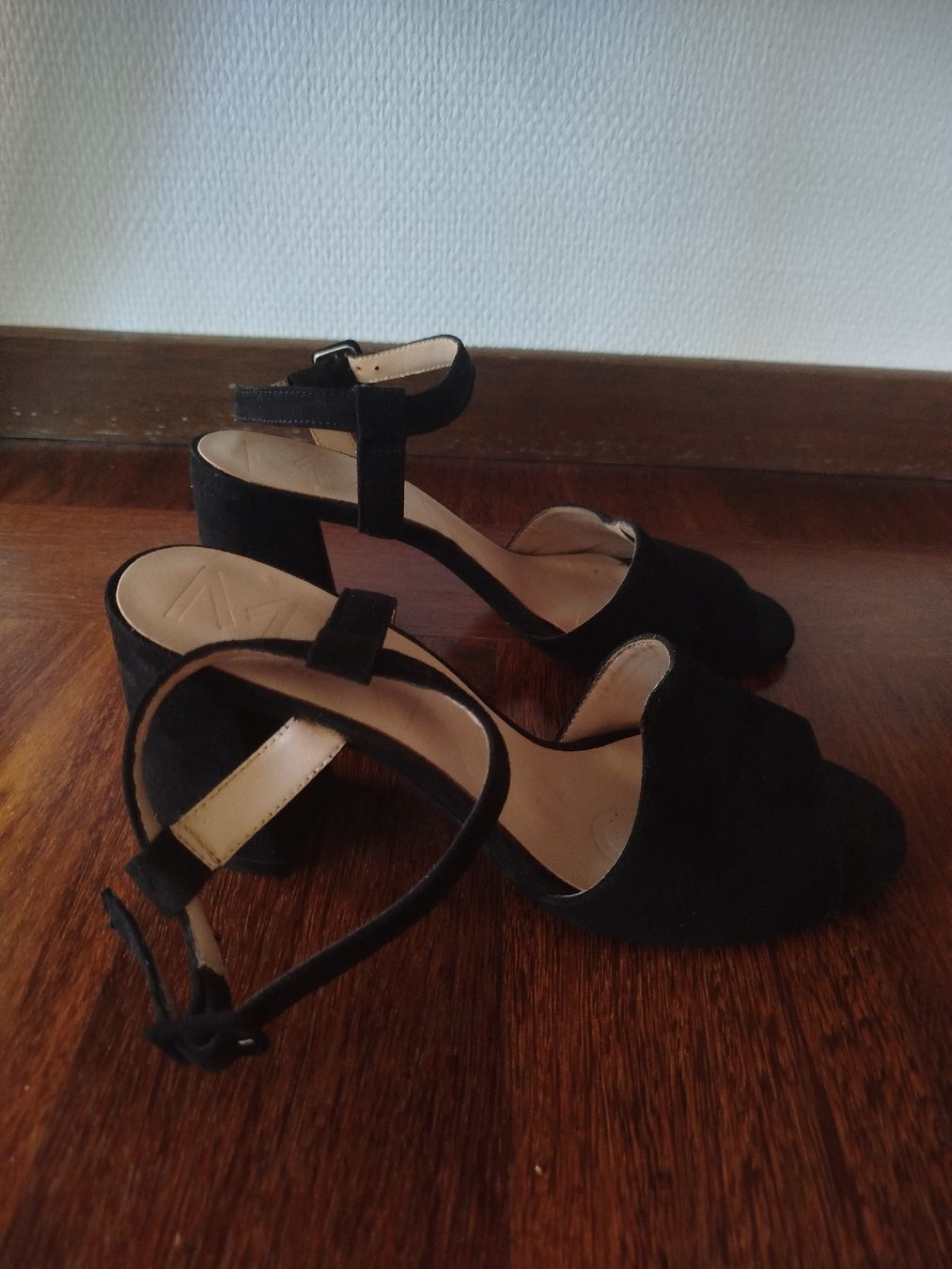 Mango Chaussures femmes: Riemensandalen mit mittlerer Absatzhöhe – D'occasion à St. Gallen par jbu_ns6v 5