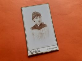 SCHWIIZER JUGEND DAZUMAL - JUNGI FRAU - STT. MARGRETHEN