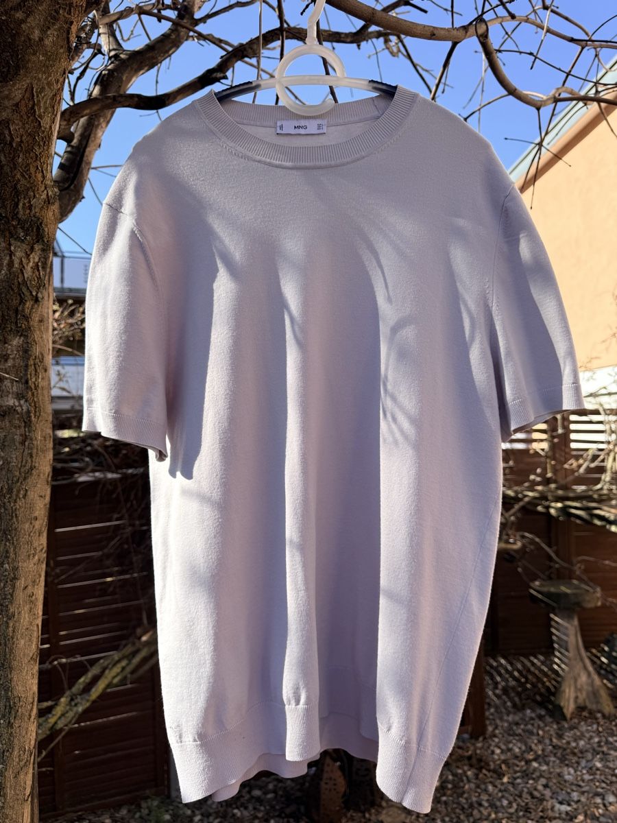 Mango T-shirt: T-shirt Mango manches courtes, – Usato da Vétroz venduto da est_xyr5