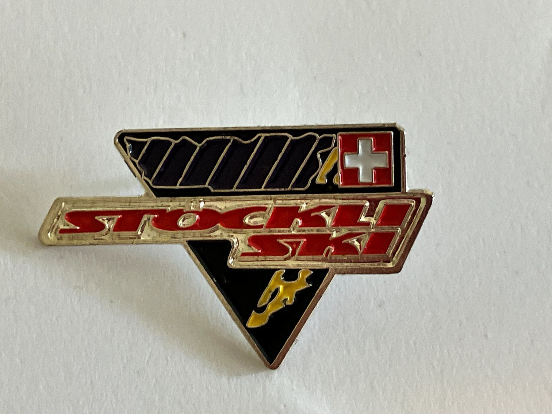Plaquettes & Badges: 1 Pin Stöcki Ski Schweiz – D'occasion à Basel par djwwpp