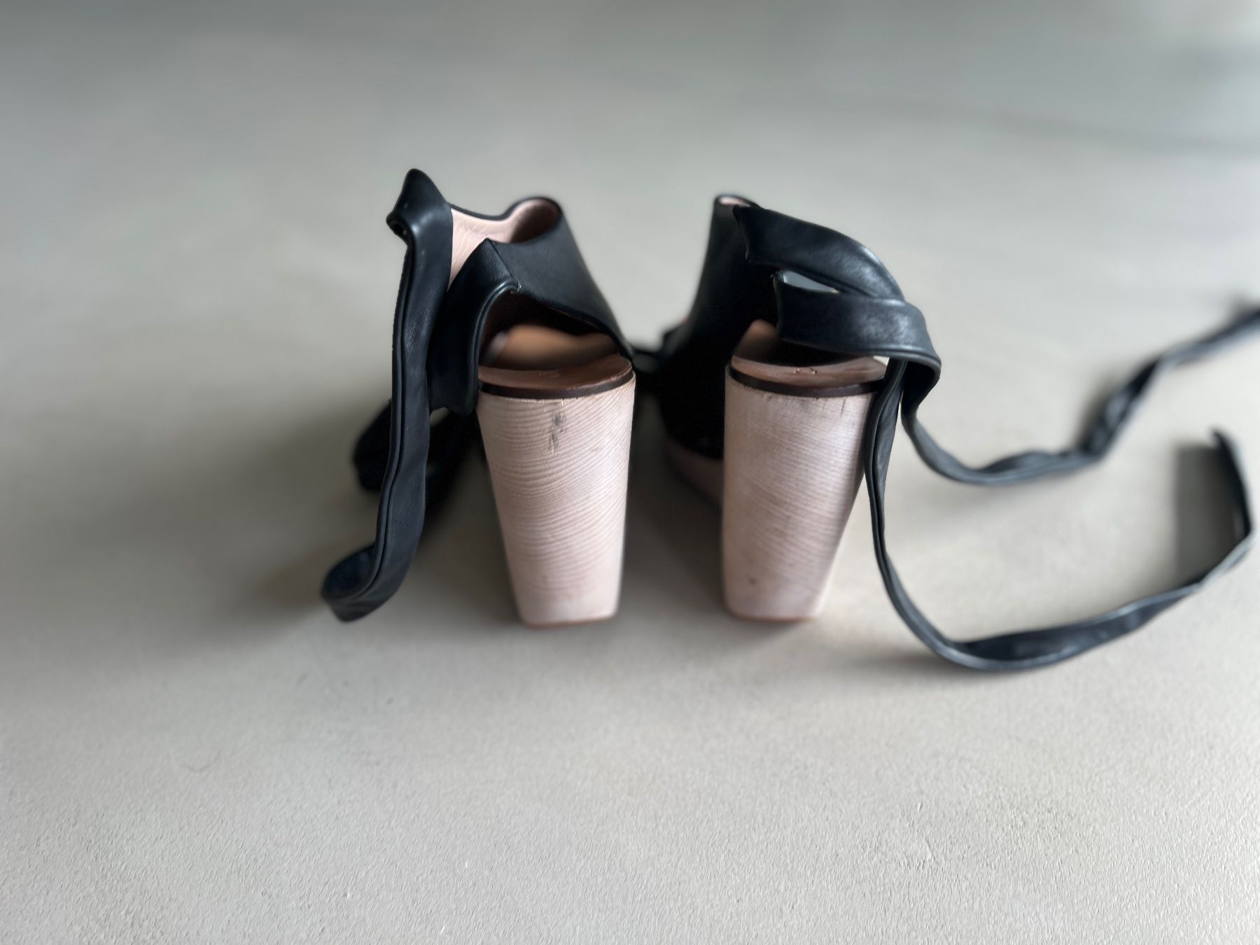 Chloé Scarpe da donna: Hammer Clogs von Chloé, ungetragen – Usato da Schaan venduto da Poltera 2