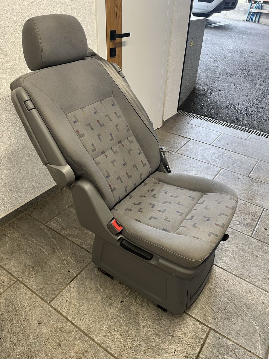 VW Tutti pezzi di ricambio auto: Vw T5 Einzellsitz – Usato da Uttigen venduto da Safety123 3