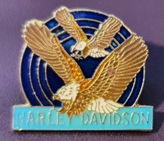 T315 - Pin Harley Davidson Motorrad Bike / 2 Adler