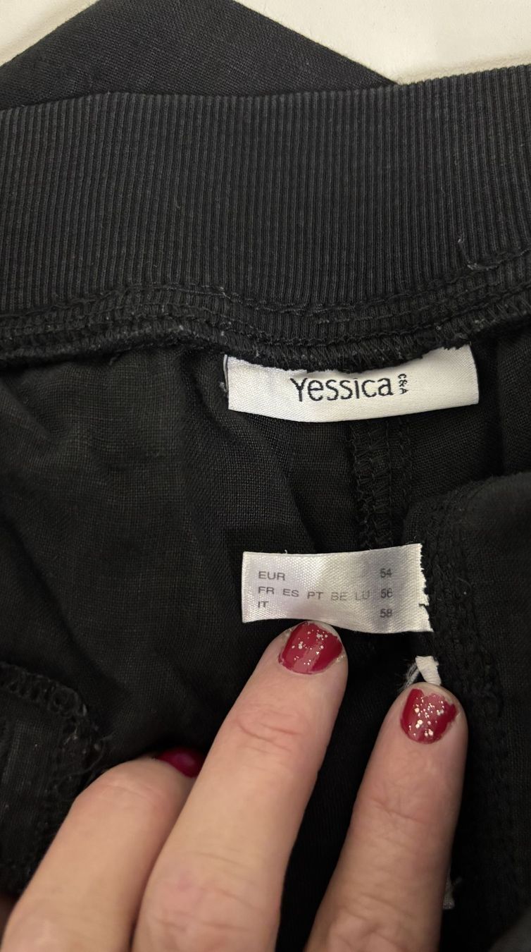 Pantaloni: C&A kurze Freizeit Hose schwarz – Usato da Buchs AG venduto da SellAndBuyX 1