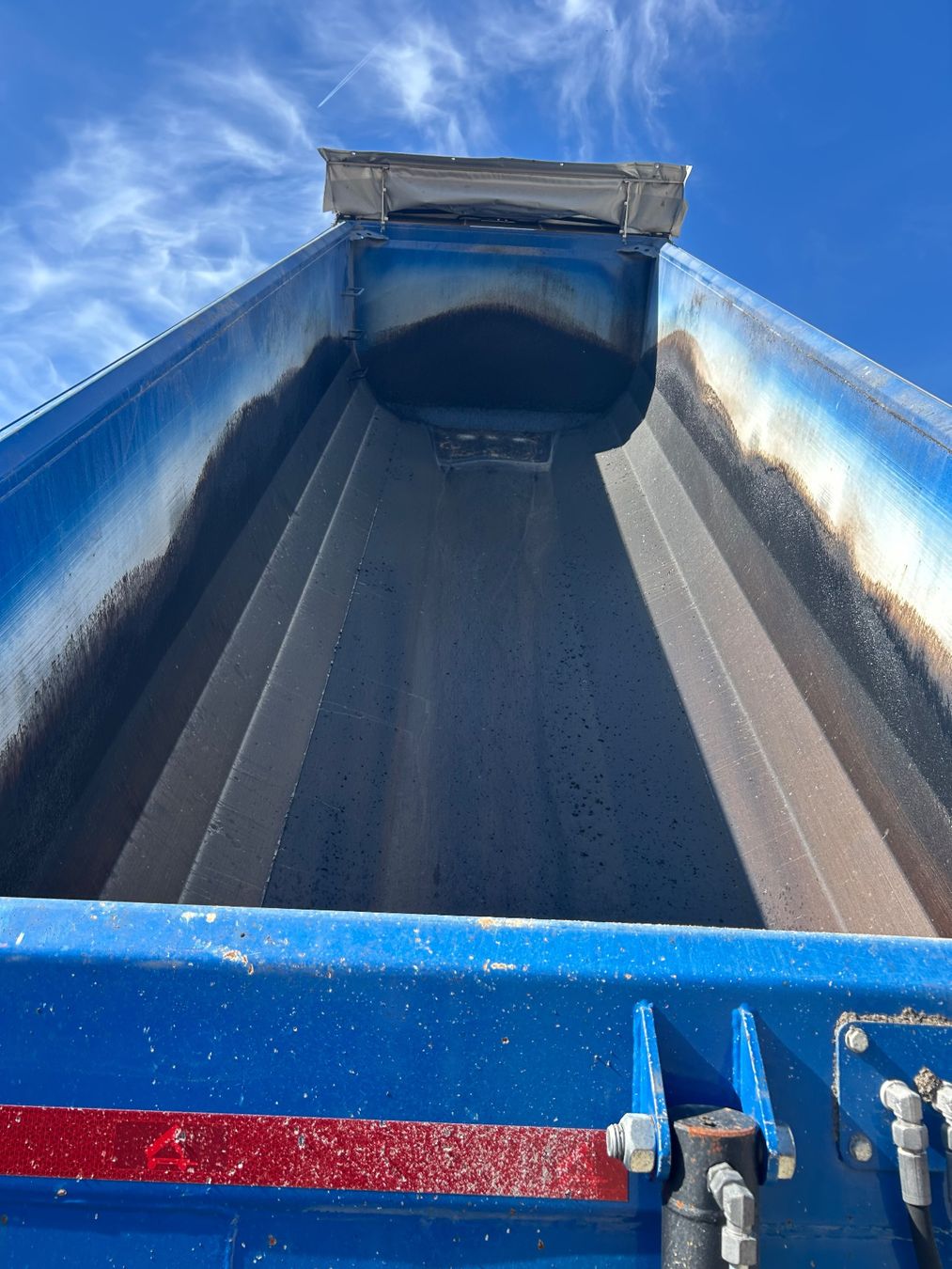 Autoribaltabili: Sattelauflieger Thermomulde – Usato da Seewen venduto da peshe 2