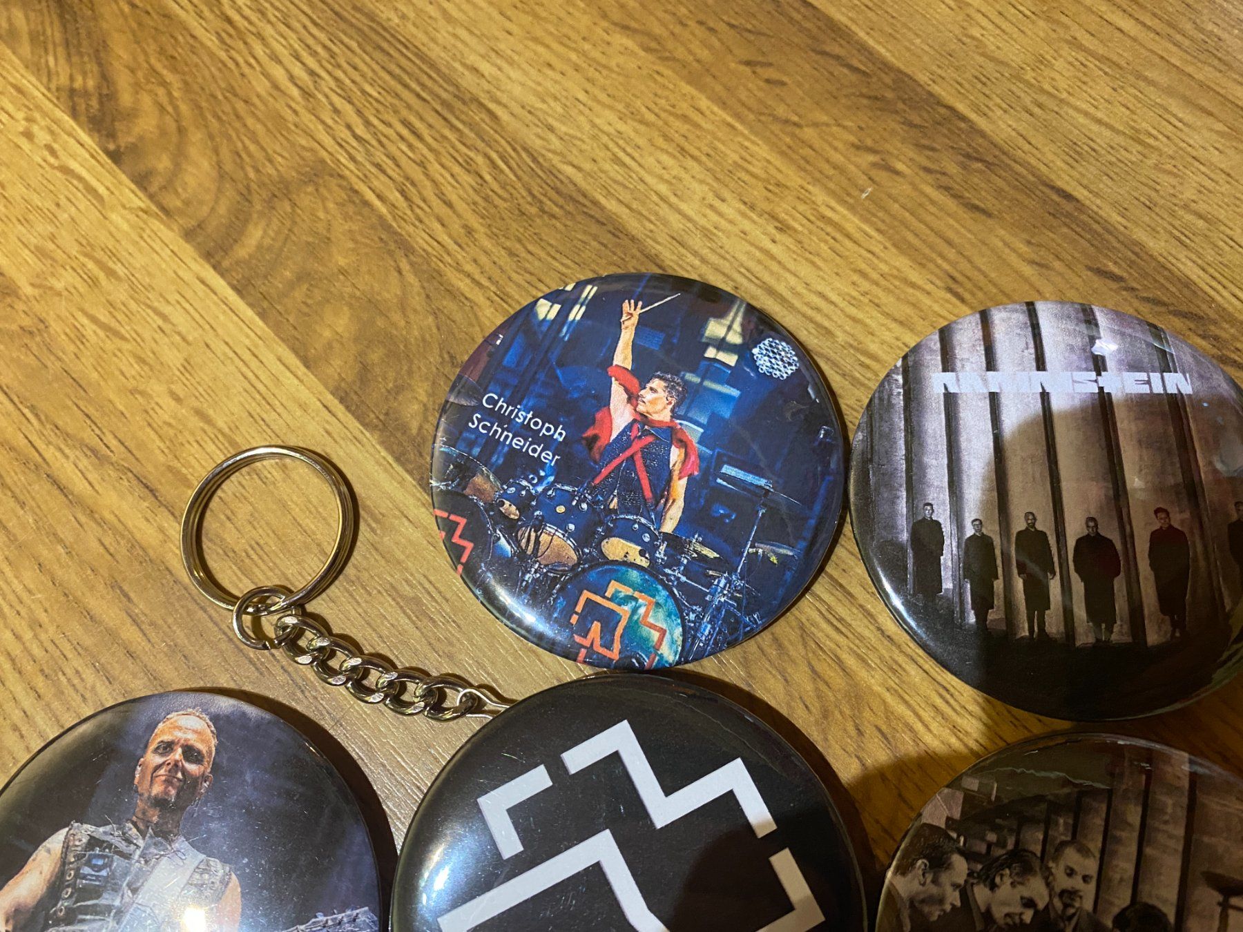 Placchette & Badge: Rammstein -  Flaschenoeffner & Magnete, Neu – Nuovo e nell'imballaggio originale da Basel venduto da FatCatPacksTheRatt 5