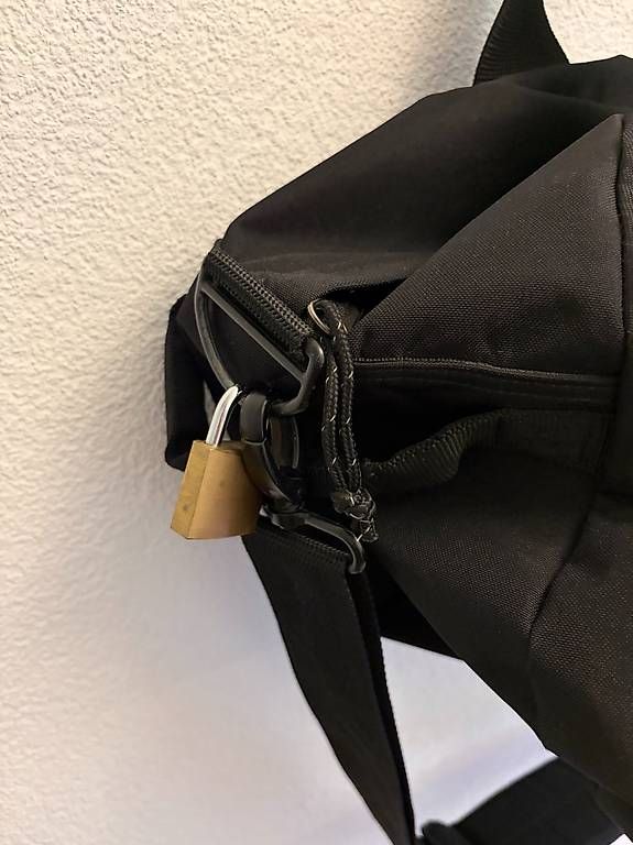 Zaini: Eastpak Rucksack Reisetasche Schwarz – Usato da Winterthur venduto da sto_n6lj 2