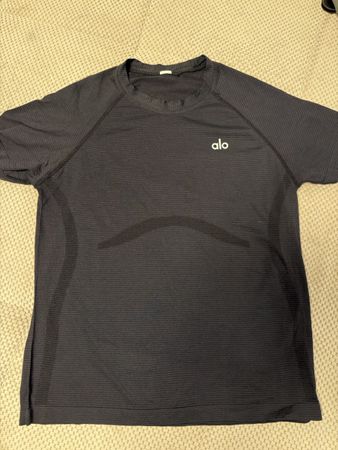 Sportshirt Alo Yoga schwarz gerippt guter Zustand