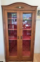 Antike Vitrine / Weichholz Glasschrank