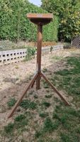 Vogel-Futtertisch Holz mit Dreibeinständer Schweizer