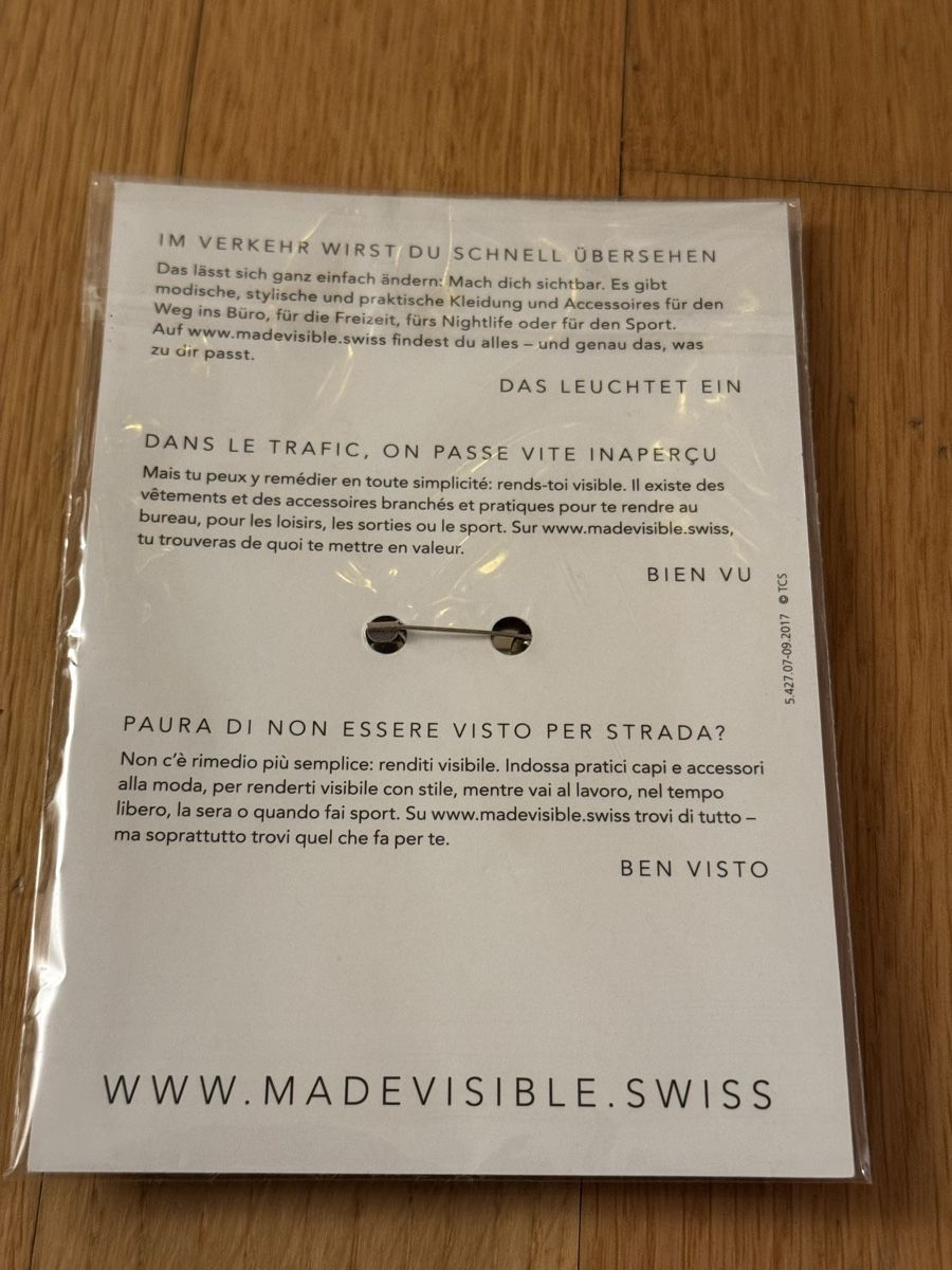Nastri decorativi: Reflektoren Set - 4x Bänder + 2x Anstecker – Nuovo e nell'imballaggio originale da Zürich venduto da wtpooh 4