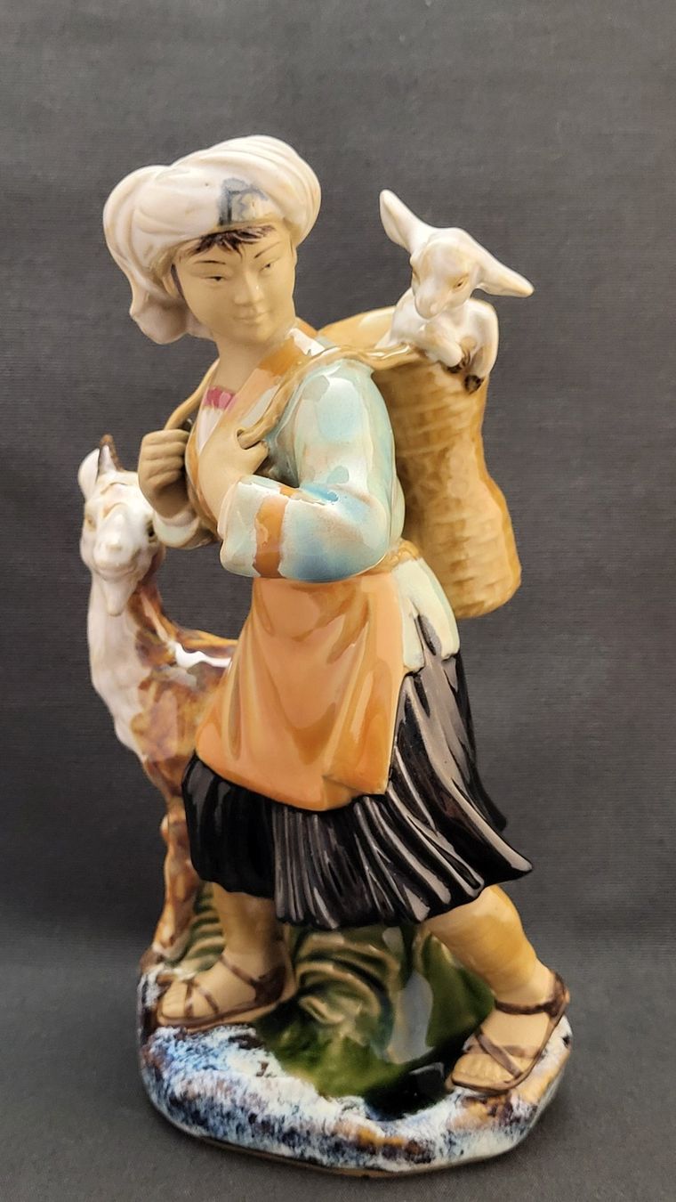 Figurines: Shiwan-Keramikfigur "Frau mit Ziegen" – D'occasion à Basel par spinne02