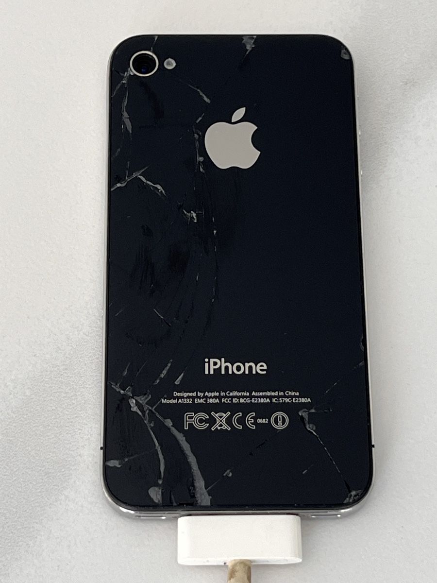 Apple Telefoni cellulari / Smartphones: iPhone 4 Schwarz mit starken Gebrauchsspuren – Difettoso da Winterthur venduto da ChicMarkt 3