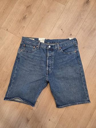 Tolle Levi's Jeans-Shorts Gr. 34 - neu!