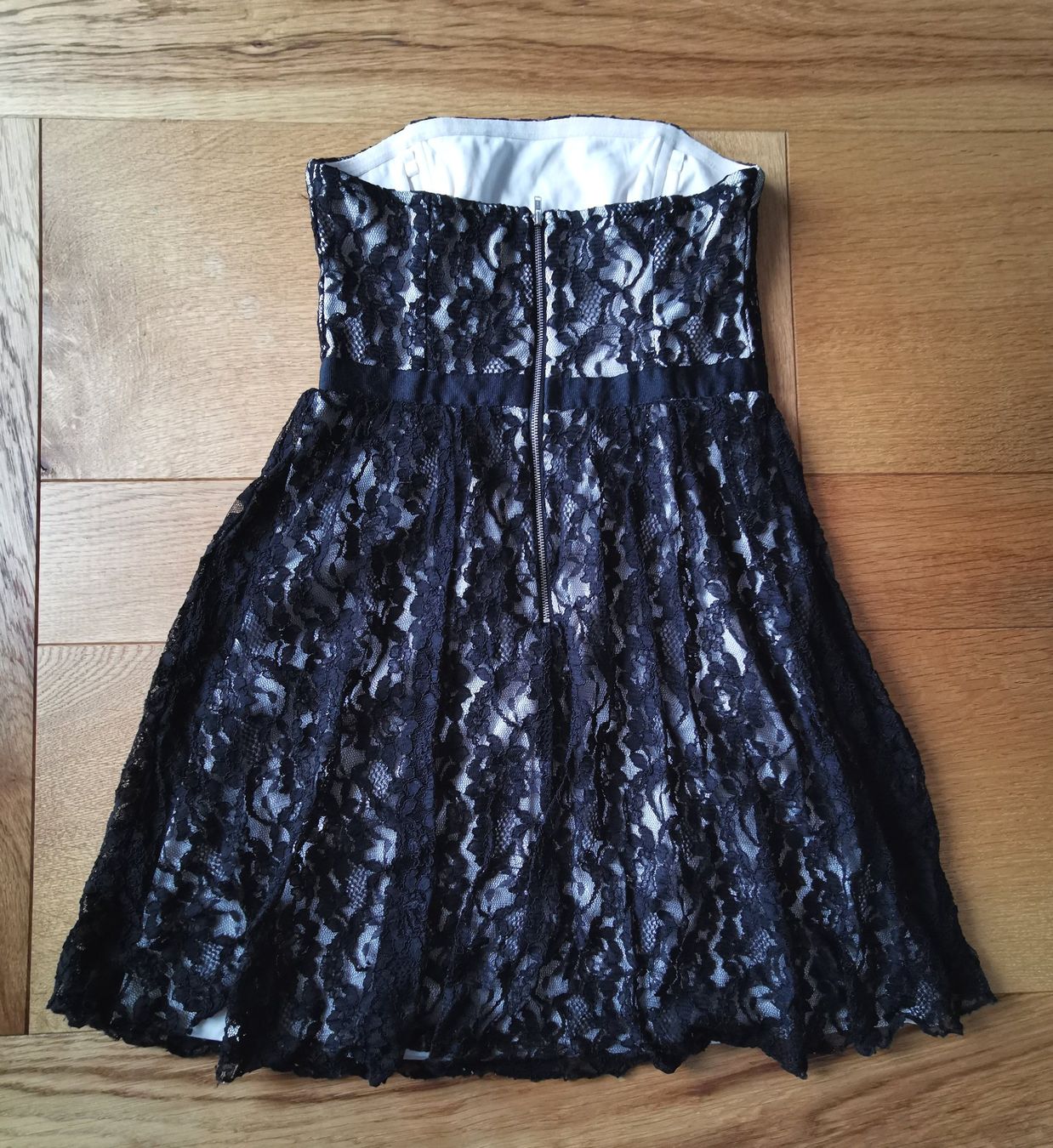 Vila Vestiti: Spitzenkleid schulterfrei Gr.S – Usato da Obergerlafingen venduto da Sigus 1