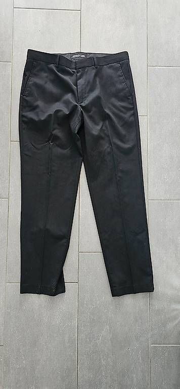Pantaloni: schwarze Anzugshose in Grösse 36/32 – Usato da Gipf-Oberfrick venduto da Stefania02-91
