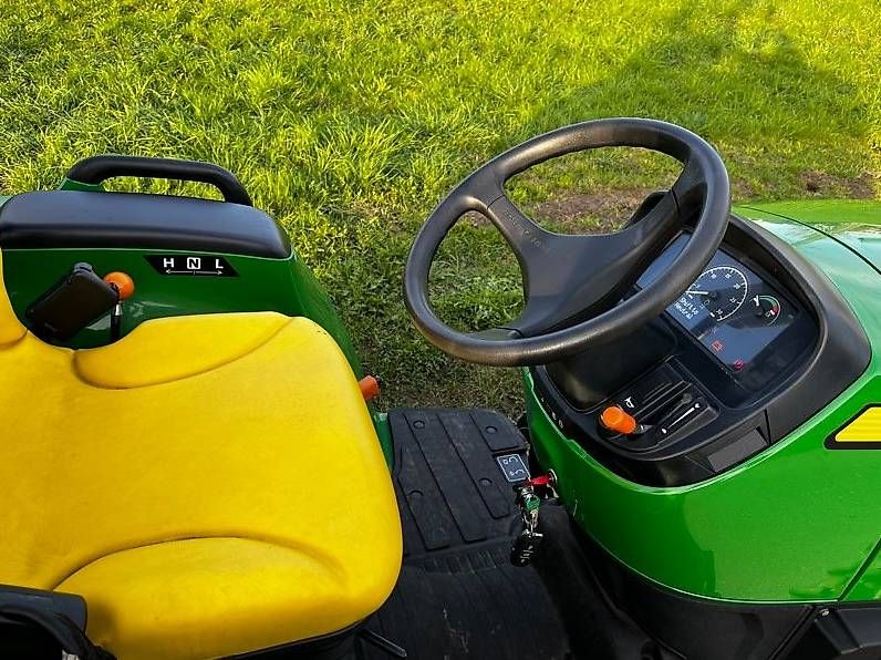 Tracteurs: Allrad Traktor John Deere 3025 E - Kauf oder Miete – D'occasion à Baar par renewismer 1