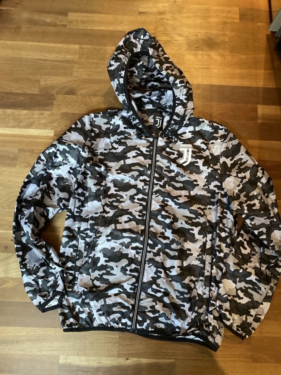 Giacche: Juventus Regenjacke, Camouflage Muster, Grösse S – Usato da Birr venduto da savasdee