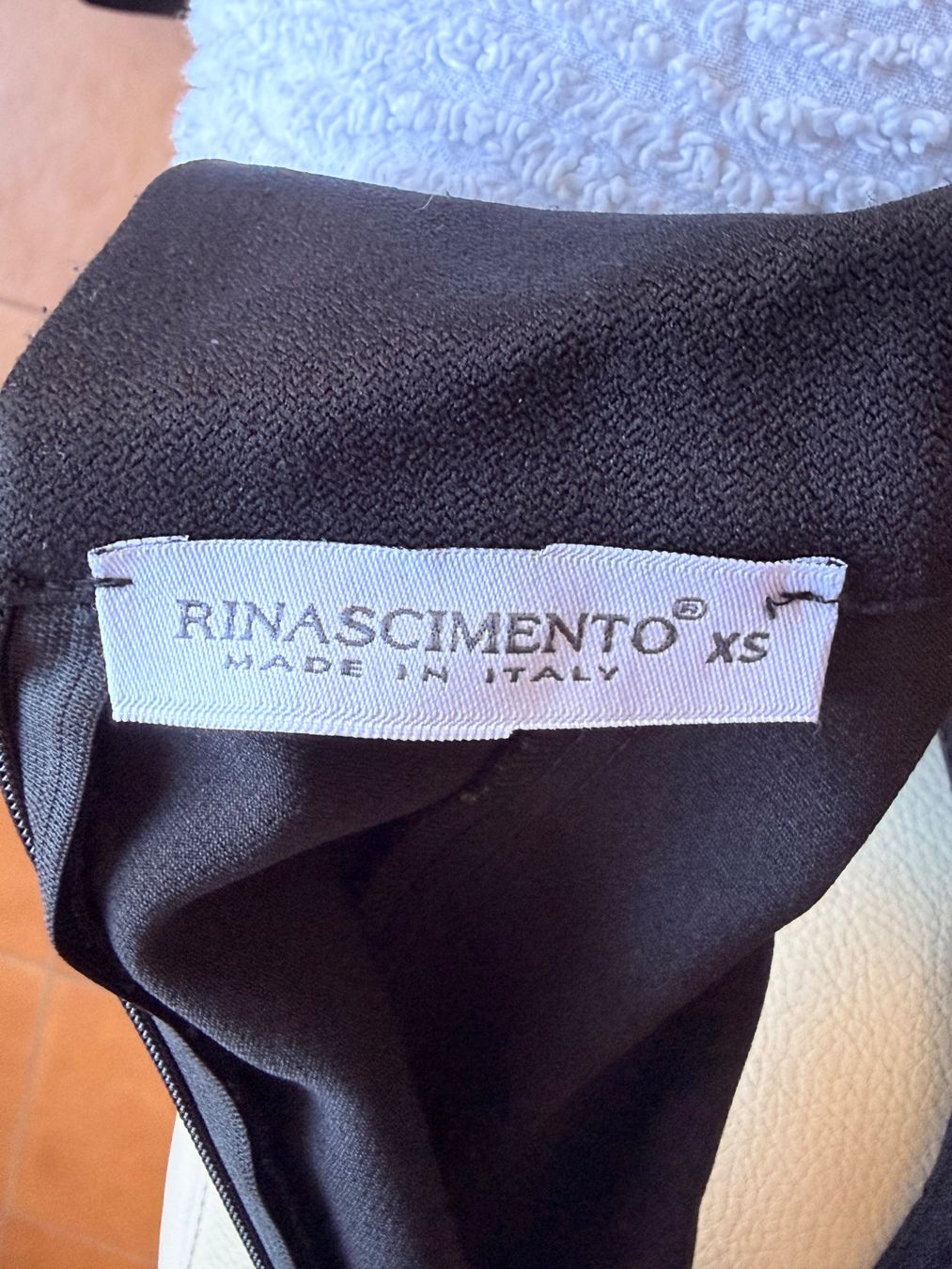 Vestiti: Abito nero elegante con colletto – Nuovo (secondo la descrizione) da Bellinzona venduto da bul_mvy5 5