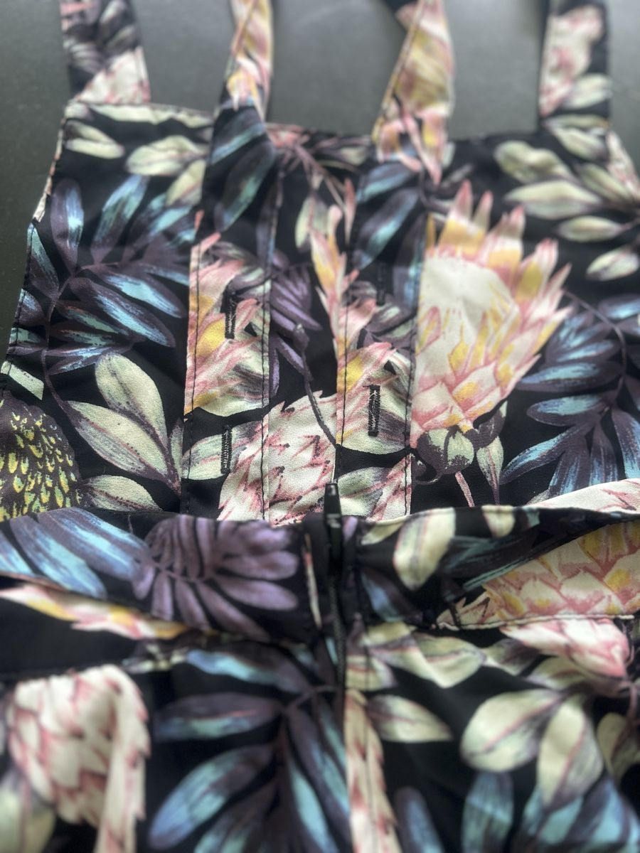 Tute: Sommerlicher Jumpsuit mit Blumenmuster, Grösse S – Nuovo (secondo la descrizione) da Bilten venduto da and_6hjn 3