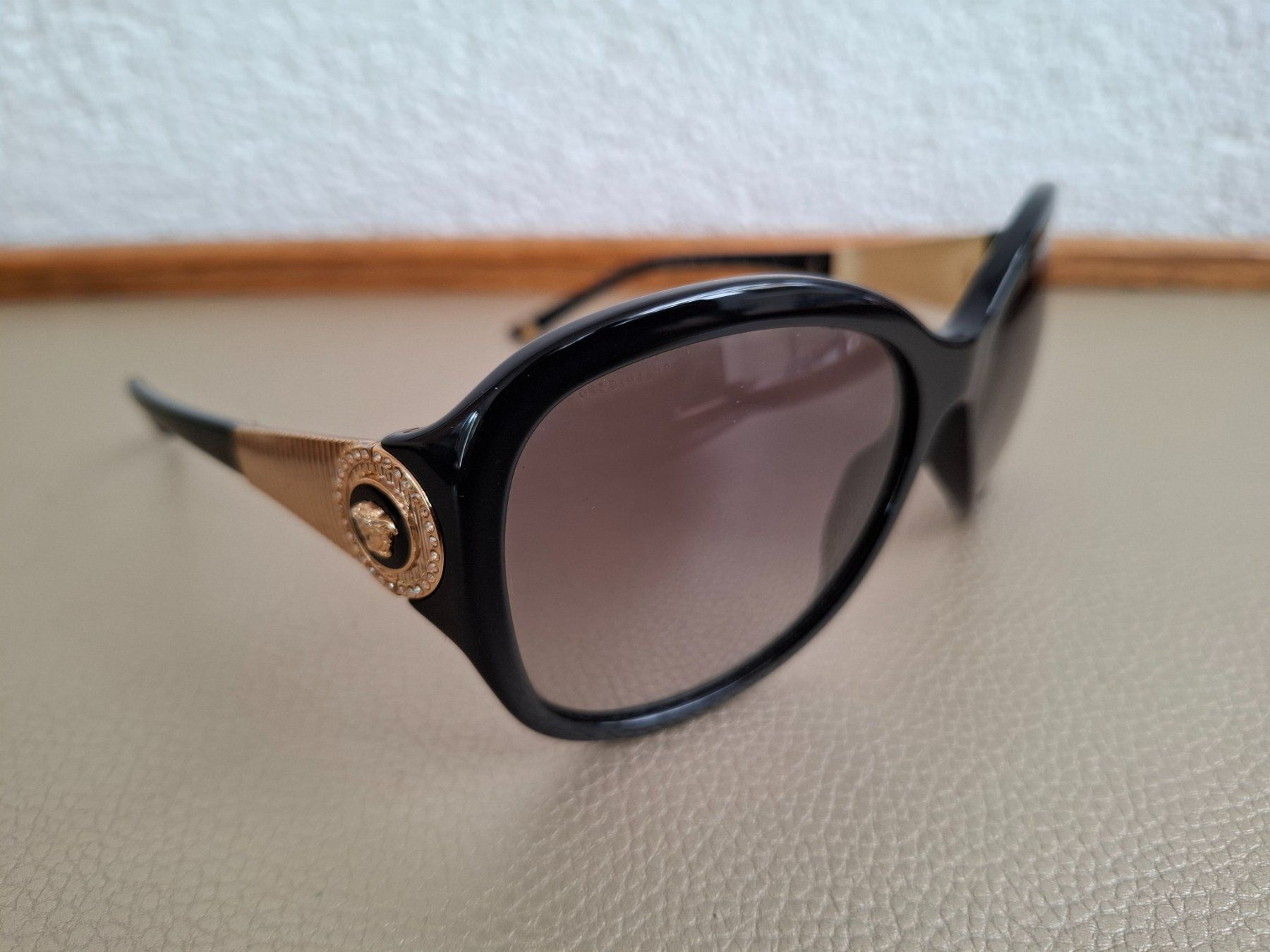 Versace Lunettes & Verres: 🌟 Superbes Lunettes de Soleil VERSACE - MOD 4237-B – D'occasion à Meinier par Gattuso22 8