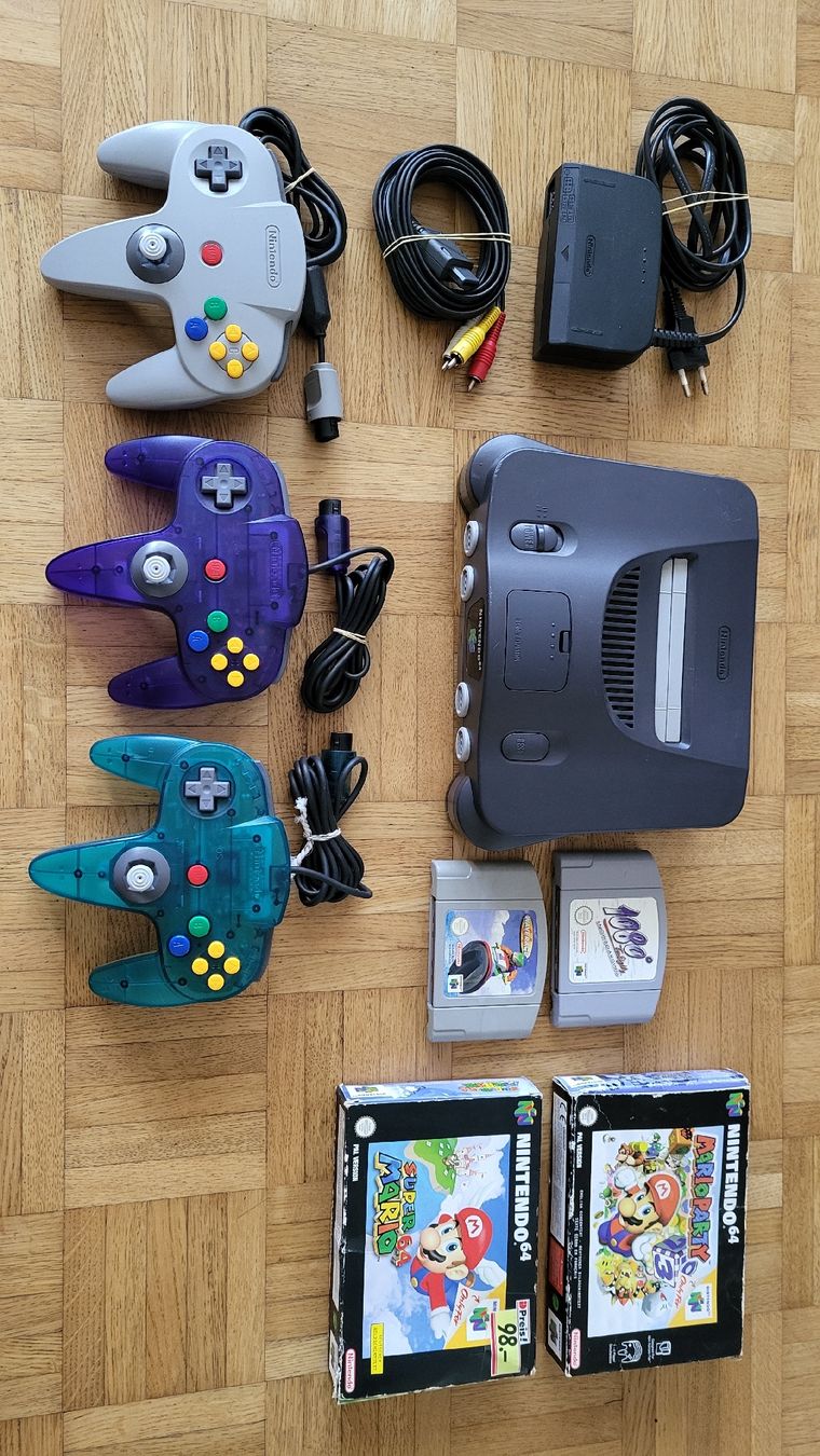 Nintendo Console: Nintendo N64 Konsole, 3x Controller, 4x Spiele – Nuovo (secondo la descrizione) da Biel/Bienne venduto da Retrohr