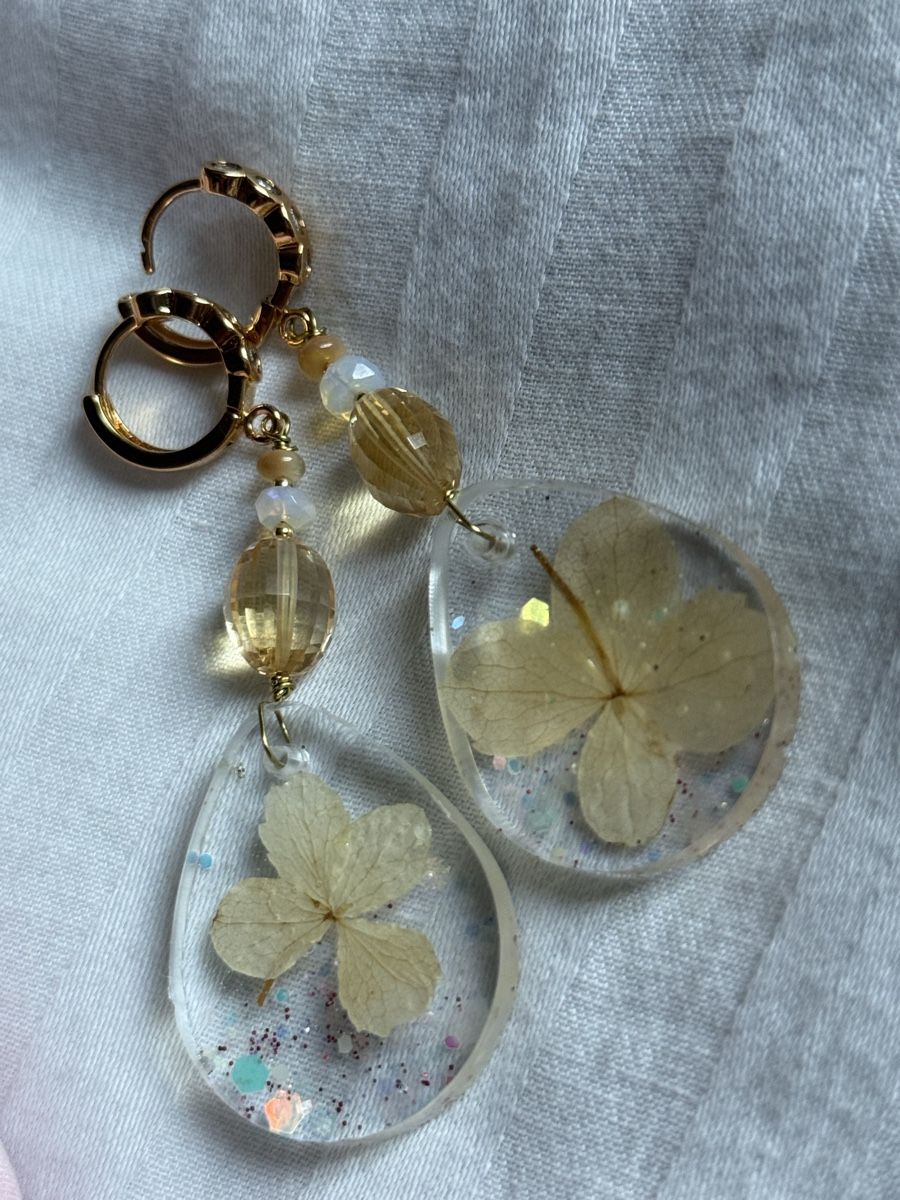 Ohrringe & -stecker: Echte Blumen Acrylharz, Opal, Citrin Ohrringe NEU – Neu und originalverpackt aus Basel von Chili007 1