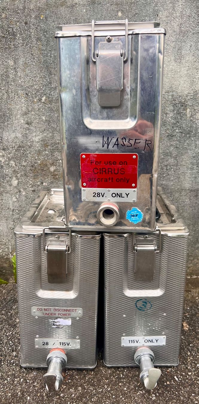 Contenitori edile: Airline Hot Liquid Container - 3 Stück – Usato da Ostermundigen venduto da airline-trolley