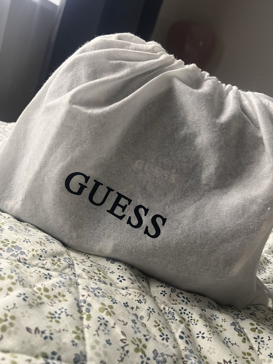 Guess Borse da donna: Tasche Guess – Nuovo (secondo la descrizione) da Altstätten SG venduto da ali_f7vk 1