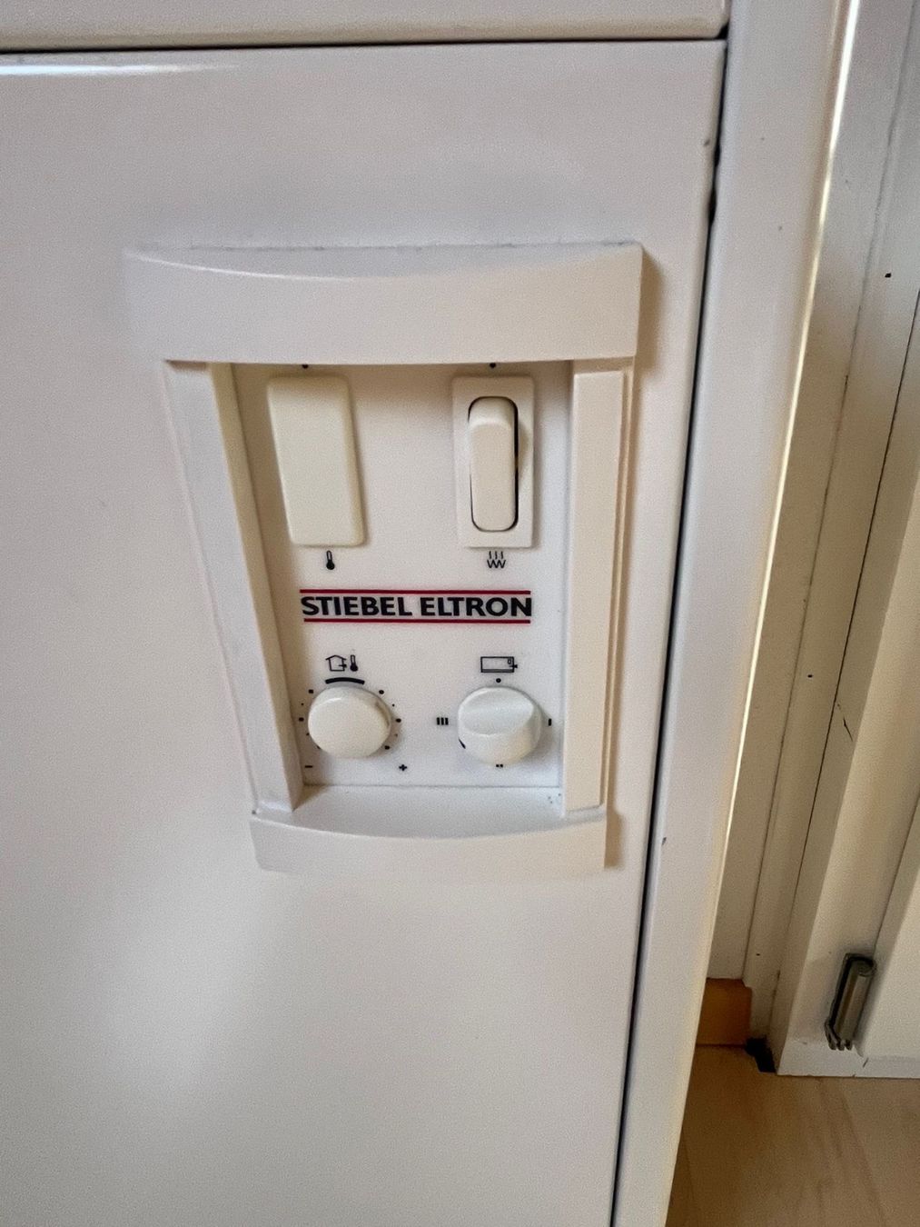 Stiebel Eltron Radiatori: Elektro - Speicher Heizgerät – Usato da Rickenbach LU venduto da bam_8j7f 1