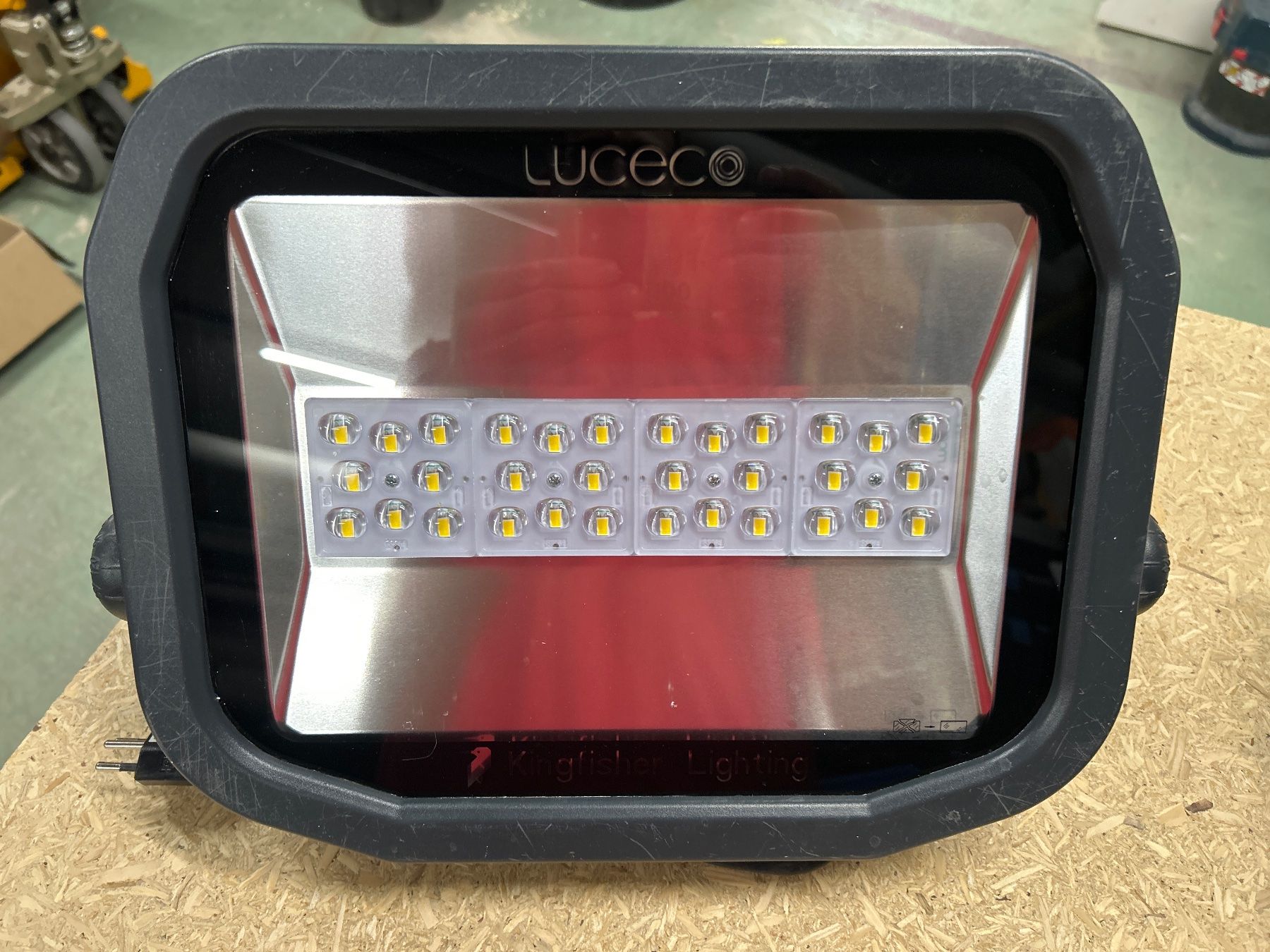 Kronleuchter & Deckenlampen: LED Strahler Luceco mit 19‘200 Lumen – Gebraucht aus Eschenbach SG von ame_2w6t 1