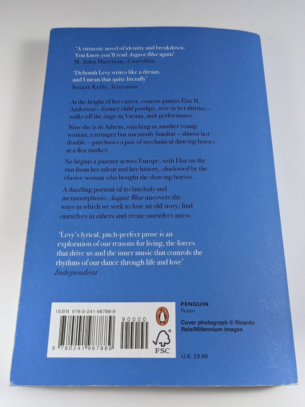 Bücher: August Blue by Deborah Levy – Gebraucht aus Meilen von GypsyCat 1