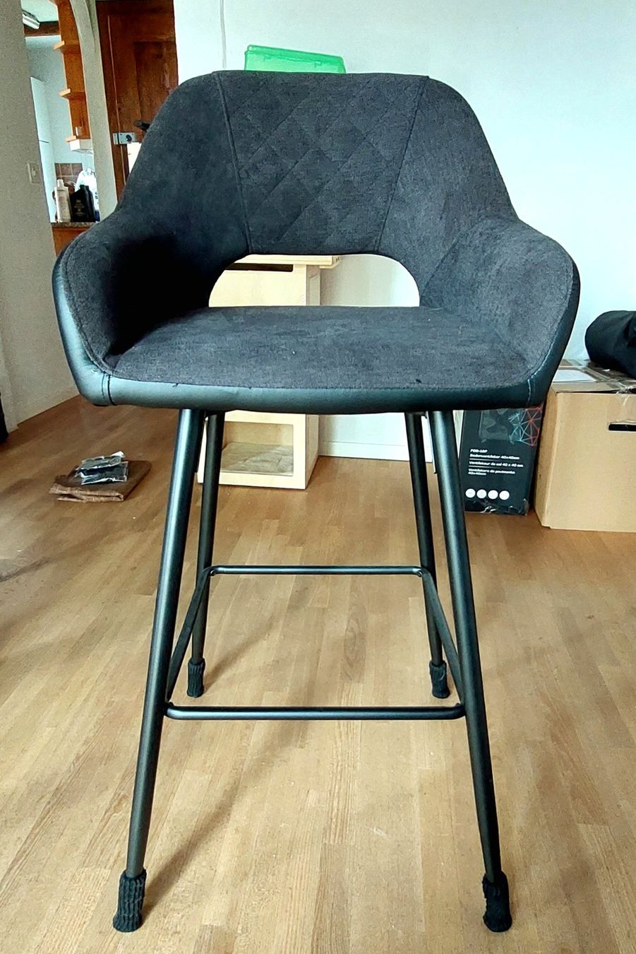 Tavoli: Bartisch mit vier Barhocker – Usato da Hochdorf venduto da Teilnehmer2 3