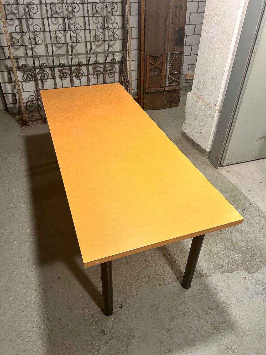 Schreibtische: 4 Bürotische mit MDF-Platte – Gebraucht aus Luzern von din_6lb7 2