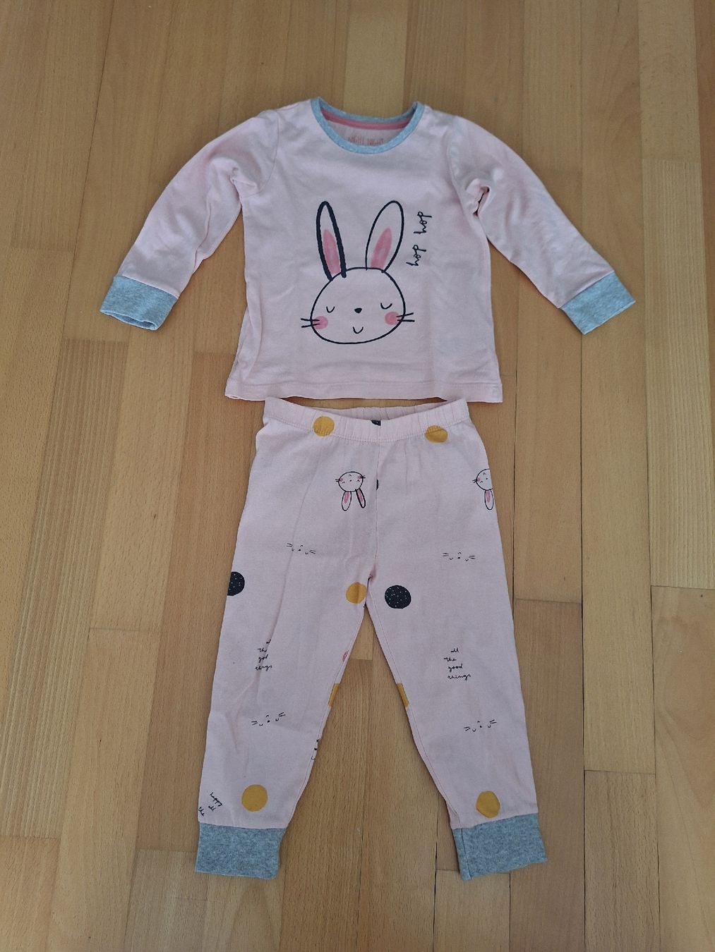 Pyjamas & Ähnliches: Pyjama "Hase" in Gr. 92 – Gebraucht aus Oberrieden von smarties949