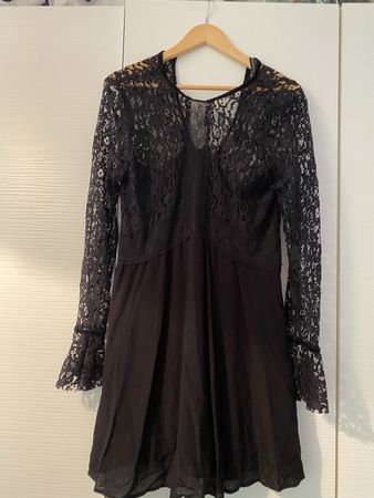 Schwarzes Spitzenkleid, Grösse M, elegant & festlich