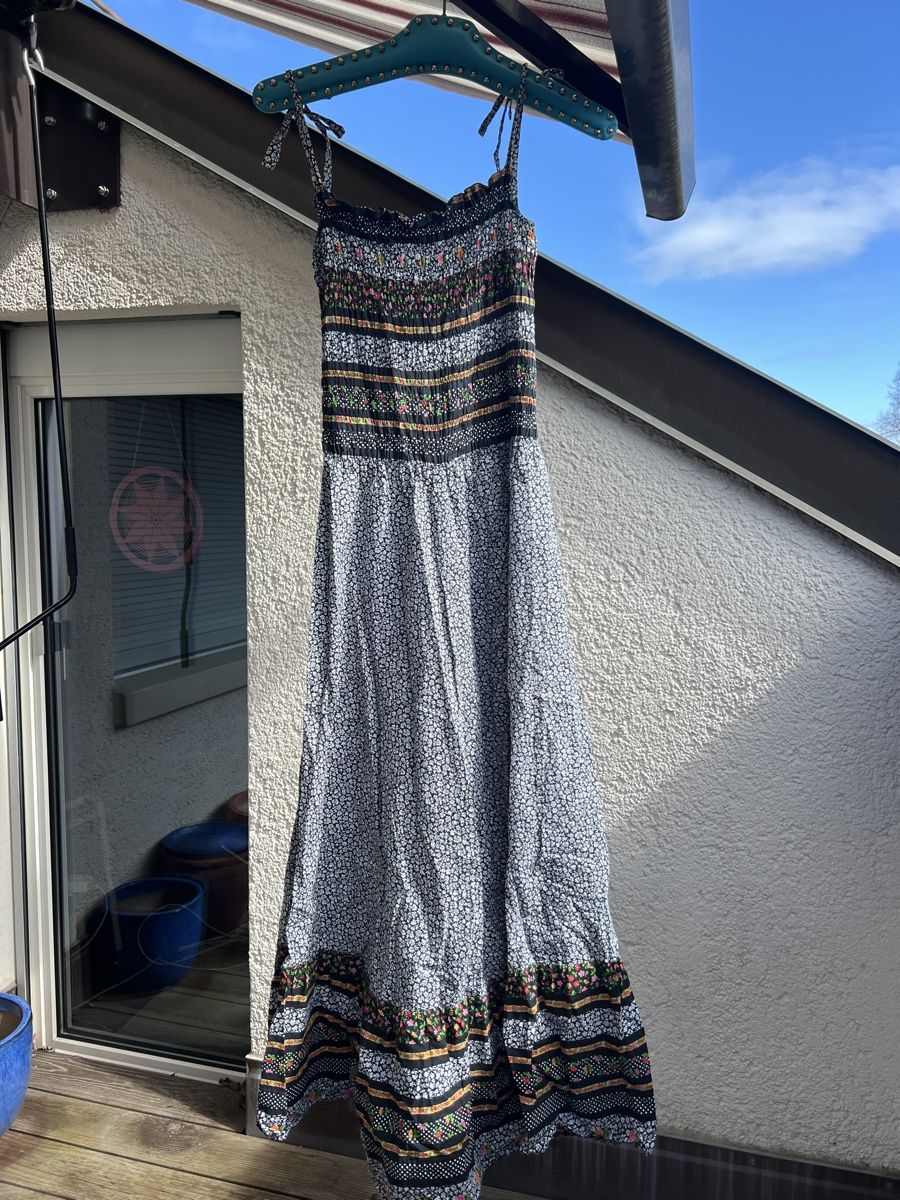 Kleider: Vintage Maxikleid mit Blumenmuster – Gebraucht aus Uster von Shanti1 1