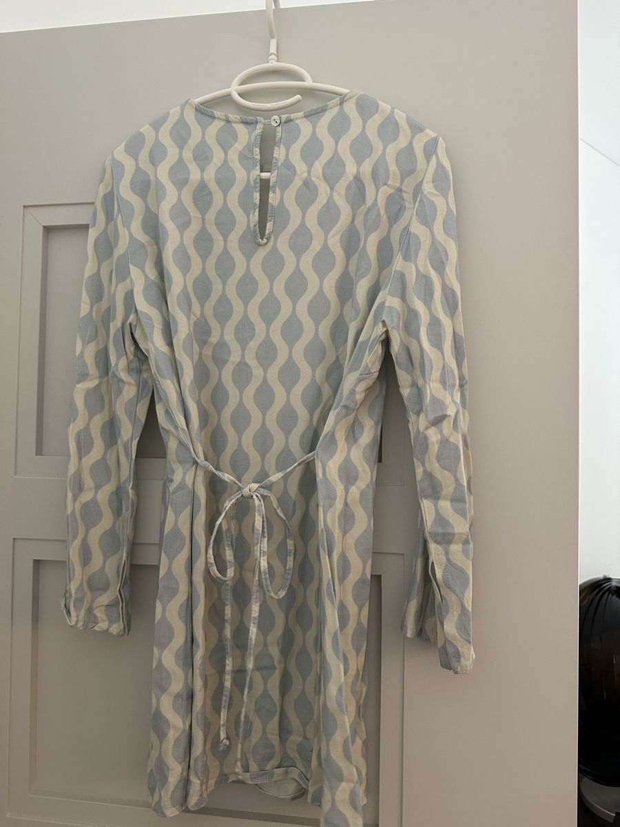 Vestiti: Dress pattern blue white  – Nuovo (secondo la descrizione) da Zürich venduto da juz_2t2j
