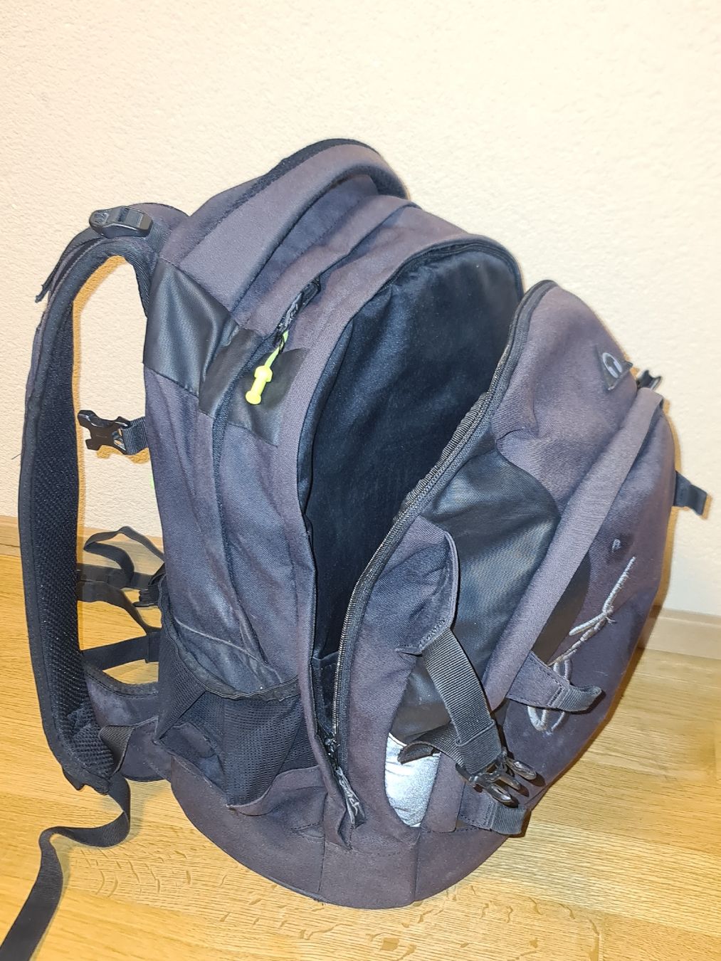 Satch Sacs à dos: Satch Schulrucksack schwarz  – D'occasion à Biel-Benken BL par cgvd 1