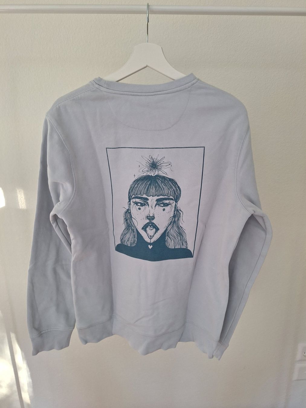 Maglioni & Felpe: Naramart Sweatshirt hellblau mit Print M/L – Usato da Solothurn venduto da uca_k26x 1