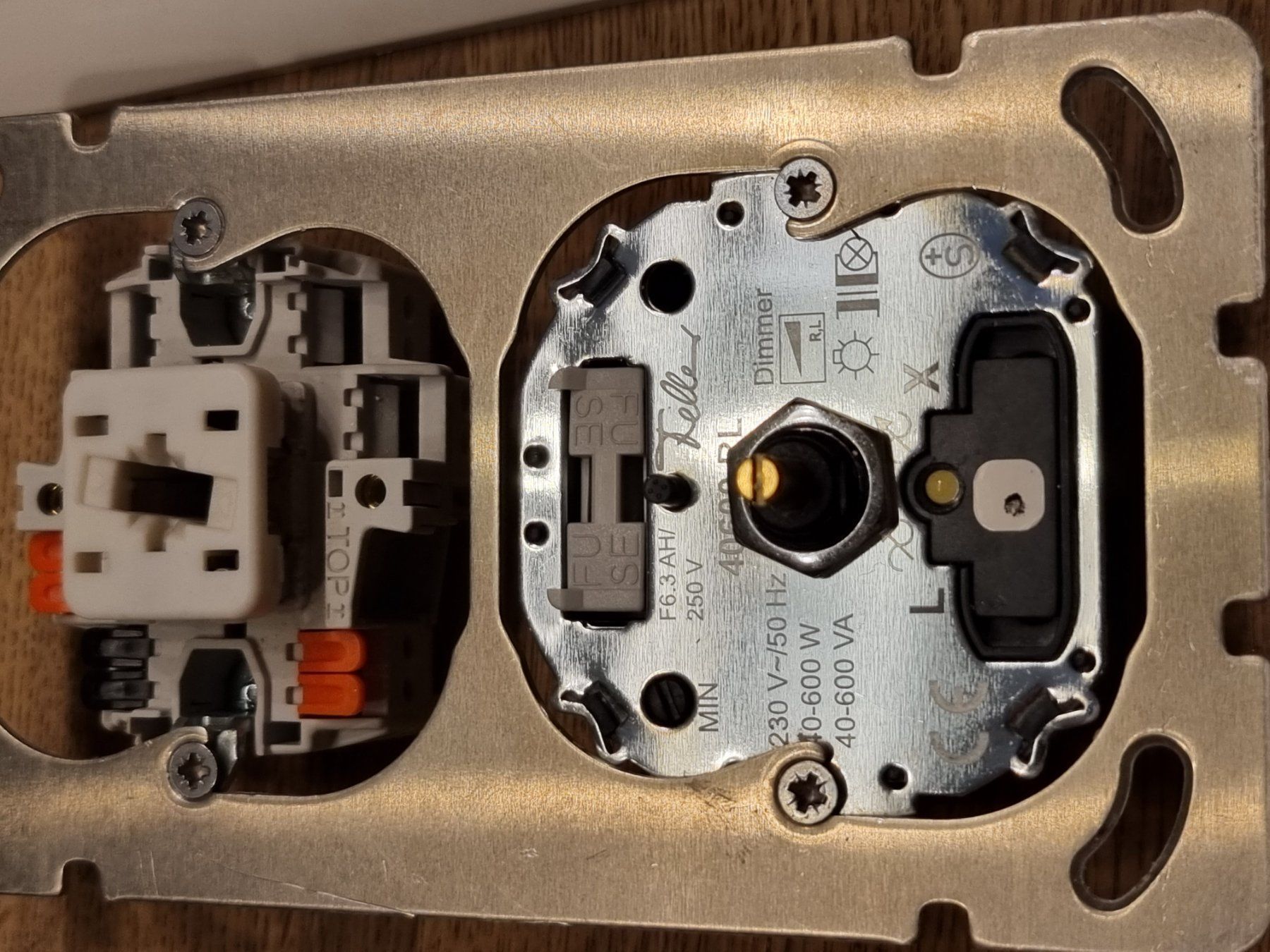 Feller Interruttori: Dimmer/Schalter UP Kombi Sch3/Dim Gr.1-1 – Usato da Thun venduto da Topmat 2