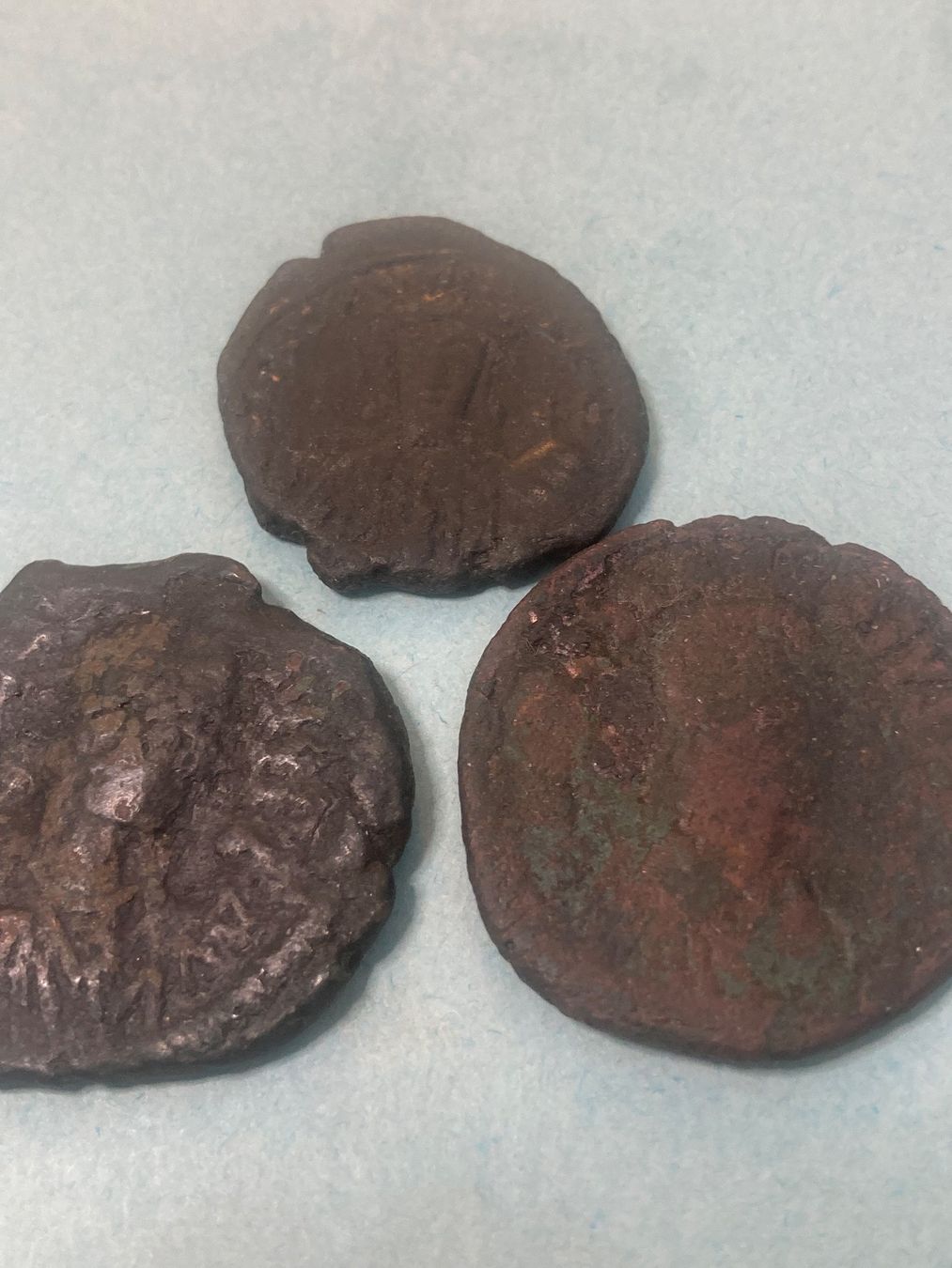Alle Münzen: Trois pièces ancienne en bronze – Gebraucht aus Villars-sur-Glâne von Graca03