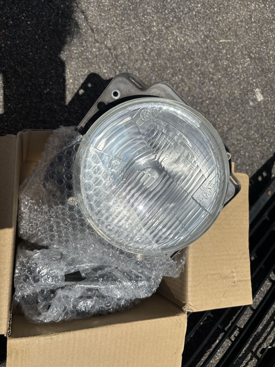 VW Alle Autoersatzteile: Autoteile Set Golf 2 Scheinwerfer Grill Gitter – Gebraucht aus Dübendorf von mba_5yvw 1